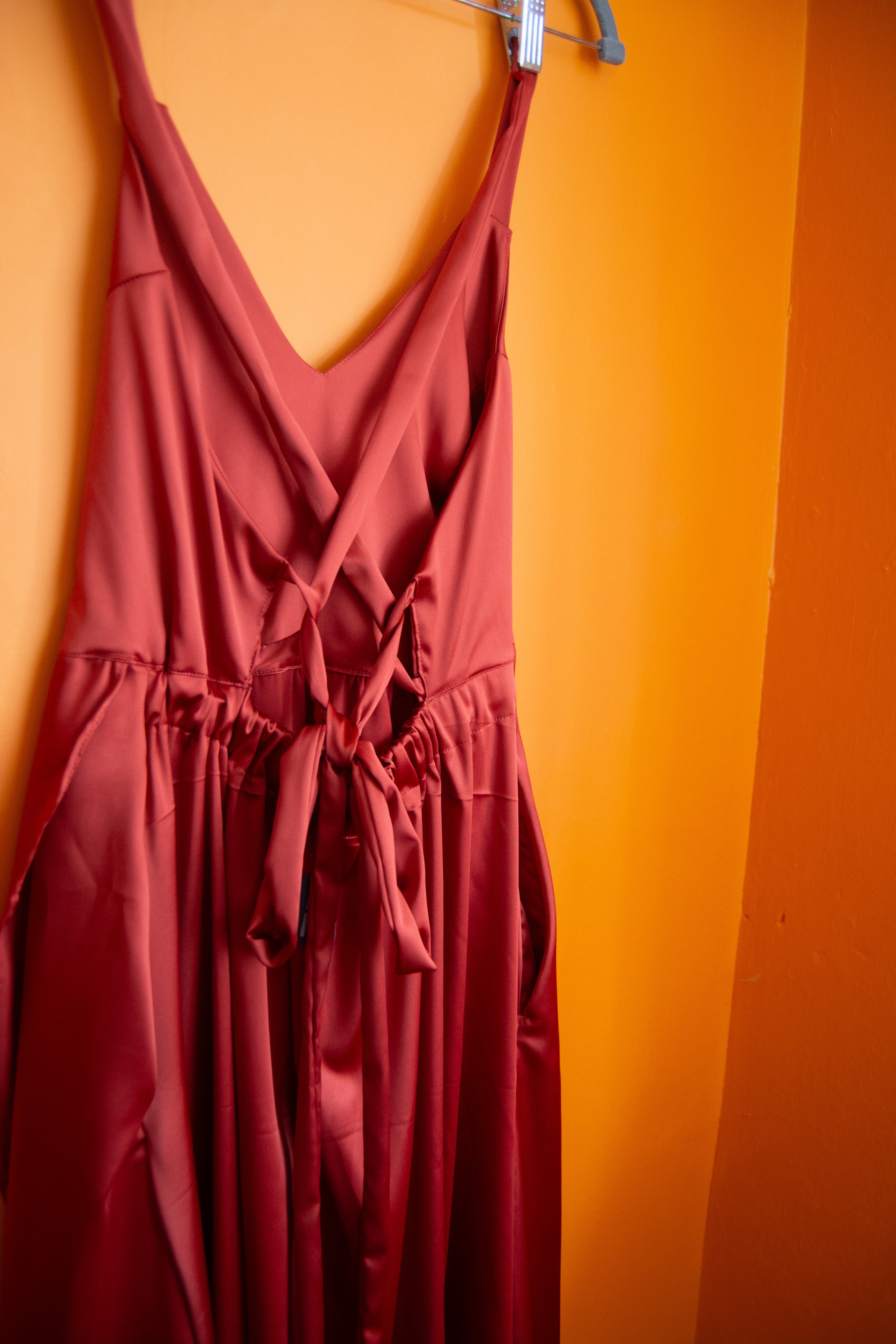 The Cross-Back Dress - Red satin - S - House of Flint